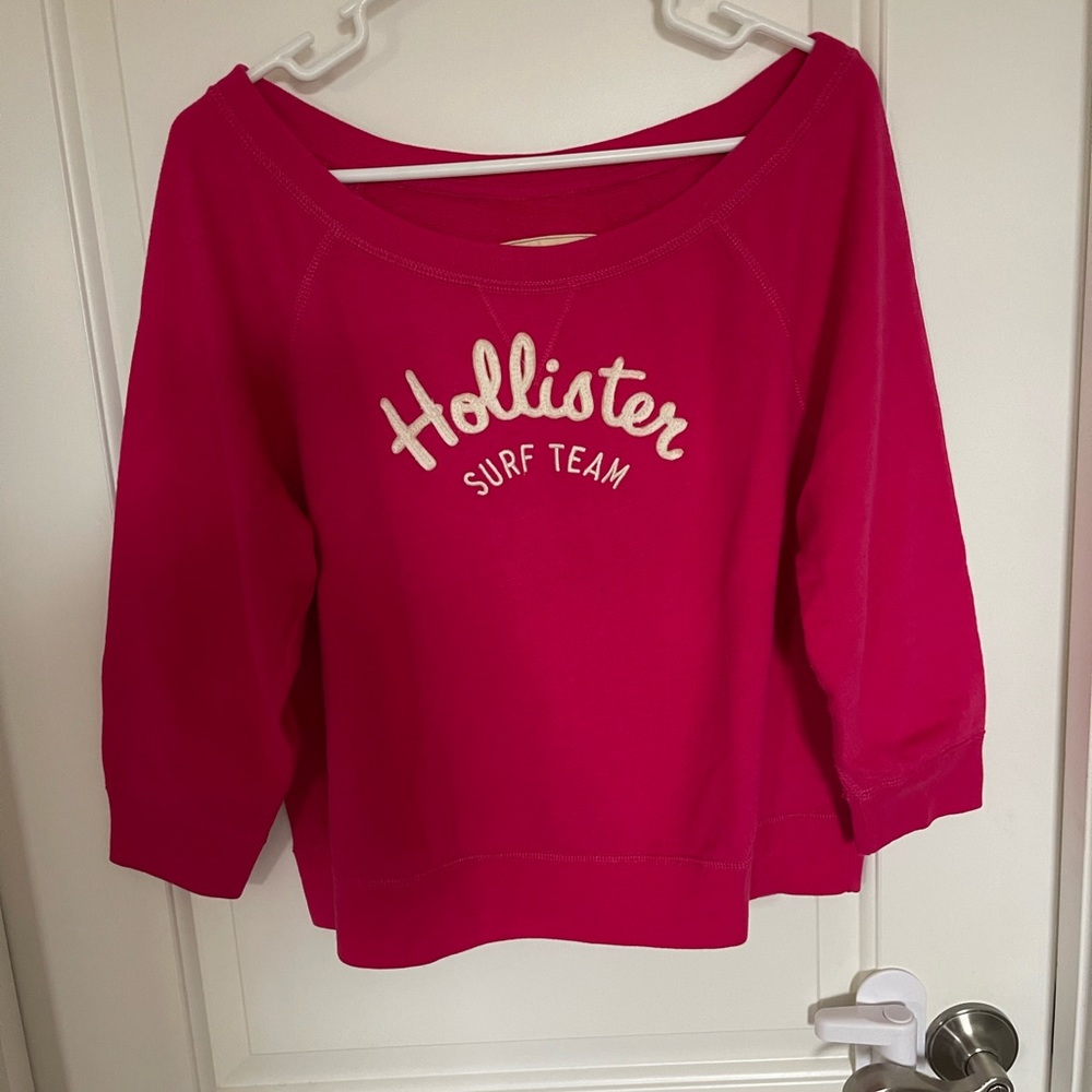 NWOT  Hollister crop sweat top. Size large can wear year round